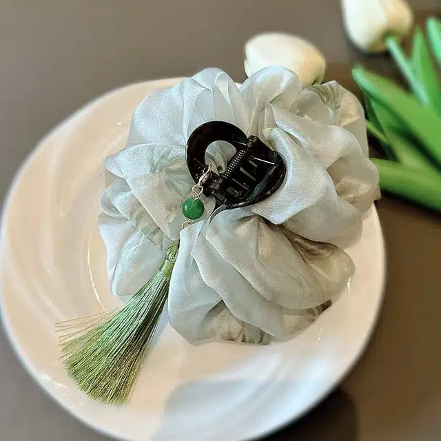 蒙妮 新中式复古气质云朵网纱流苏抓夹 树脂 布艺 发夹 女款