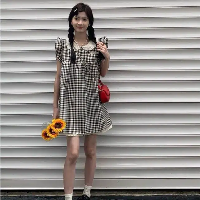 玉儿恋 飞飞袖娃娃领甜美宽松短款短袖连衣裙 女款 格子