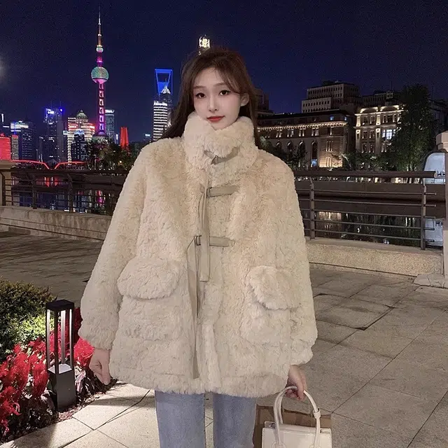 玉儿恋 气质绑带仿獭兔毛加厚保暖宽松时尚绒感外套 女款 杏色