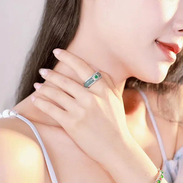 S925