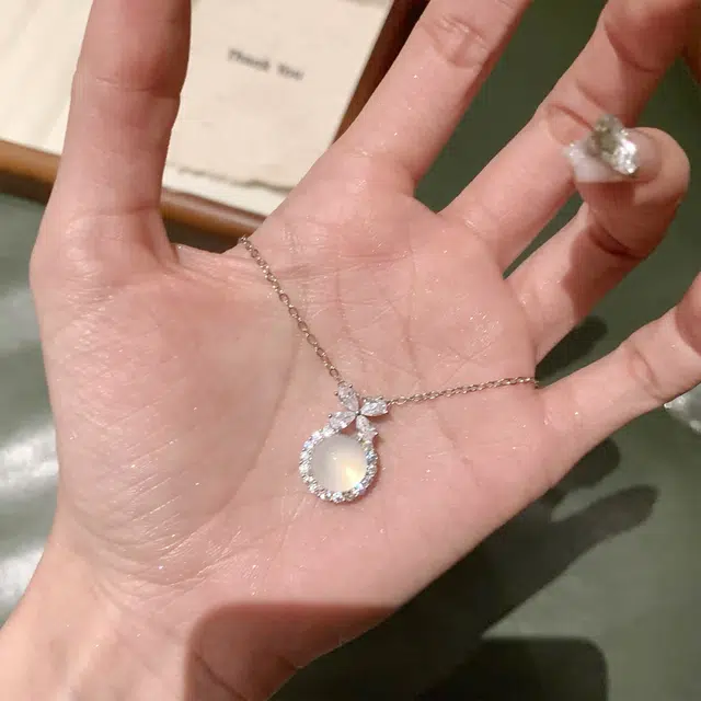 周纪福 在逃公主 新中式复古风 甜美精致蝴蝶结锁骨链 气质百搭高级感吊坠天然 玉髓 项链 女款