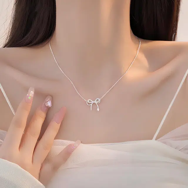 925