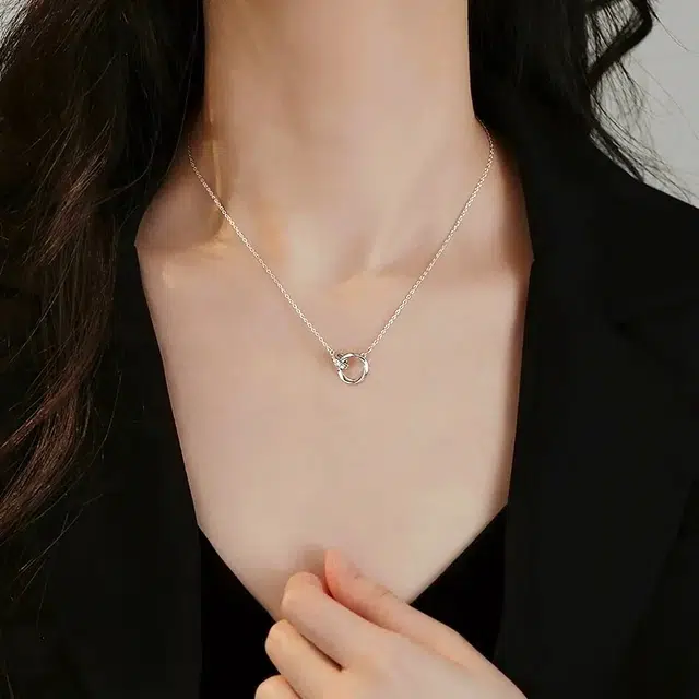 925