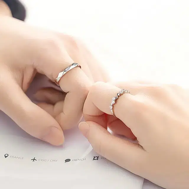 925