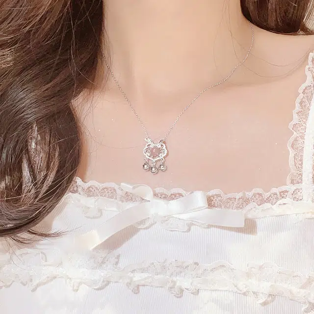 925