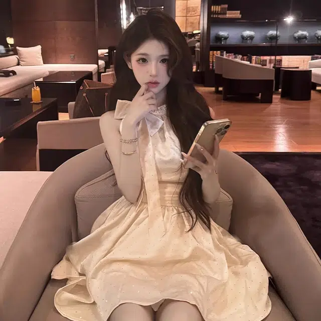 依钗 收腰温柔风法式芭蕾挂脖无袖连衣裙 女款