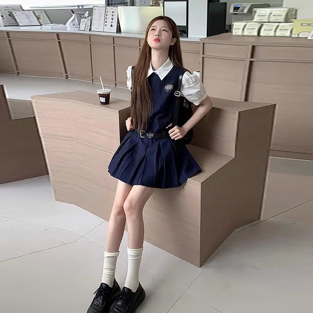 哒头下雨不愁 学院风设计感背带百褶连衣短裙装套装 女款