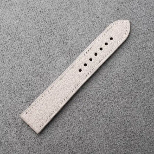 Benchmark tank chevre 75115