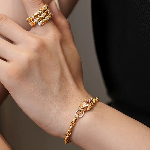 JACQUEANGEL 18k