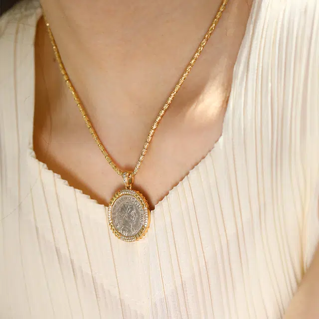 JACQUEANGEL 18k