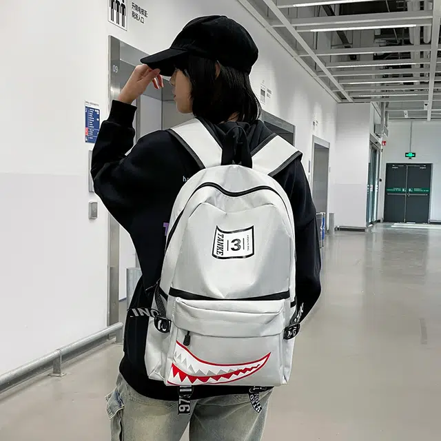 雅鹿 鲨鱼书包韩版潮酷轻便游 尼龙 双肩包 男女同款情侣款 多色
