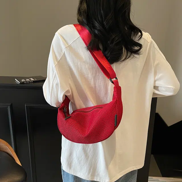 雅鹿 简约休闲时尚百搭斜挎流行帆布通勤饺子包 尼龙 单肩包 女款 黑色/米白色/酒红色/卡其色