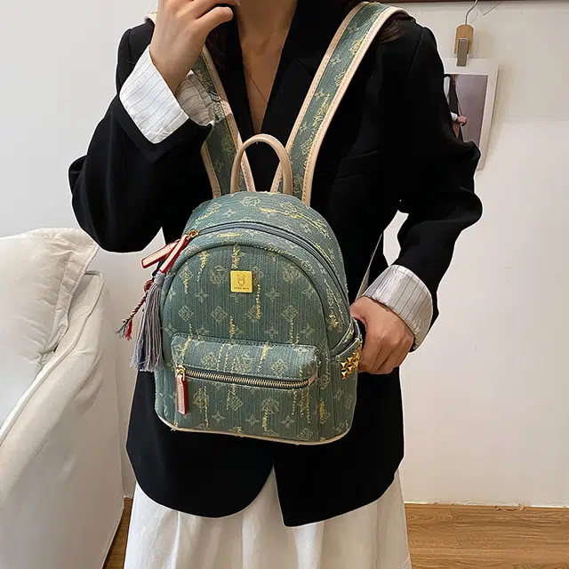 雅鹿 高级感时尚印花小众百搭 尼龙 双肩包 女款 天蓝色