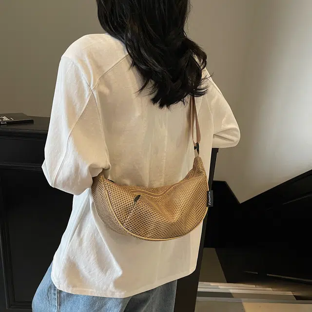 雅鹿 简约休闲时尚百搭斜挎流行帆布通勤饺子包 尼龙 单肩包 女款 黑色/米白色/酒红色/卡其色
