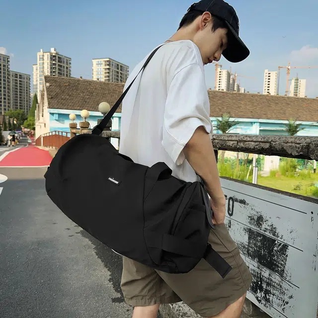 雅鹿 简约游泳健身包轻便短途行多功能收纳包 尼龙 旅行包 男女同款情侣款 黑色/卡其色