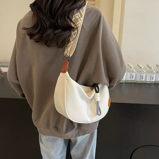 雅鹿 潮休闲时尚百搭上课通勤饺子包 尼龙 单肩包 常规 男女同款情侣款 白色/黑色/棕色/粉色