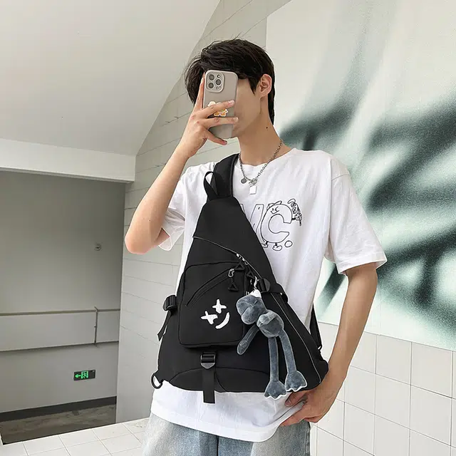雅鹿 流行设计潮流通勤 尼龙 单肩包胸包 男女同款情侣款 黑色/灰色/白色