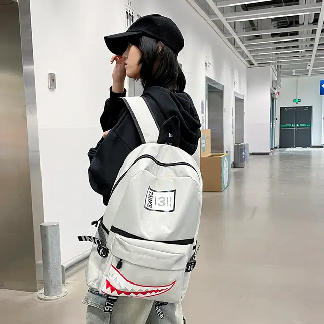 雅鹿 鲨鱼书包韩版潮酷轻便游 尼龙 双肩包 男女同款情侣款 多色