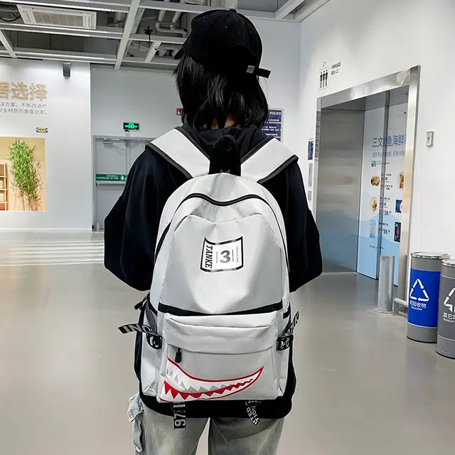 雅鹿 鲨鱼书包韩版潮酷轻便游 尼龙 双肩包 男女同款情侣款 多色