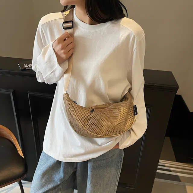 雅鹿 简约休闲时尚百搭斜挎流行帆布通勤饺子包 尼龙 单肩包 女款 黑色/米白色/酒红色/卡其色