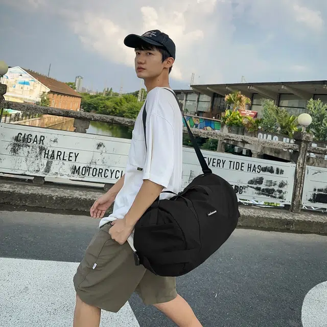 雅鹿 简约游泳健身包轻便短途行多功能收纳包 尼龙 旅行包 男女同款情侣款 黑色/卡其色