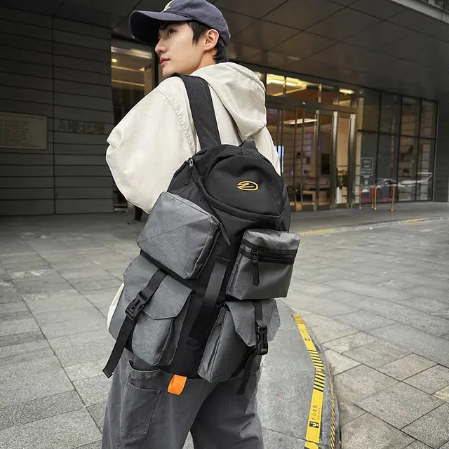 雅鹿 机能运动登山大容量防水多功能 尼龙 双肩包 男女同款情侣款 灰色/黑色/军绿色
