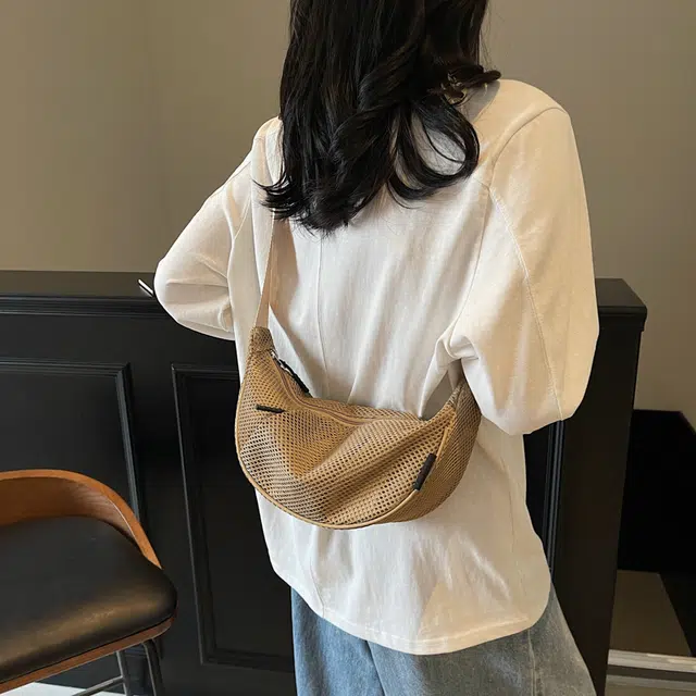 雅鹿 简约休闲时尚百搭斜挎流行帆布通勤饺子包 尼龙 单肩包 女款 黑色/米白色/酒红色/卡其色