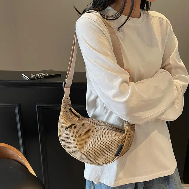 雅鹿 简约休闲时尚百搭斜挎流行帆布通勤饺子包 尼龙 单肩包 女款 黑色/米白色/酒红色/卡其色