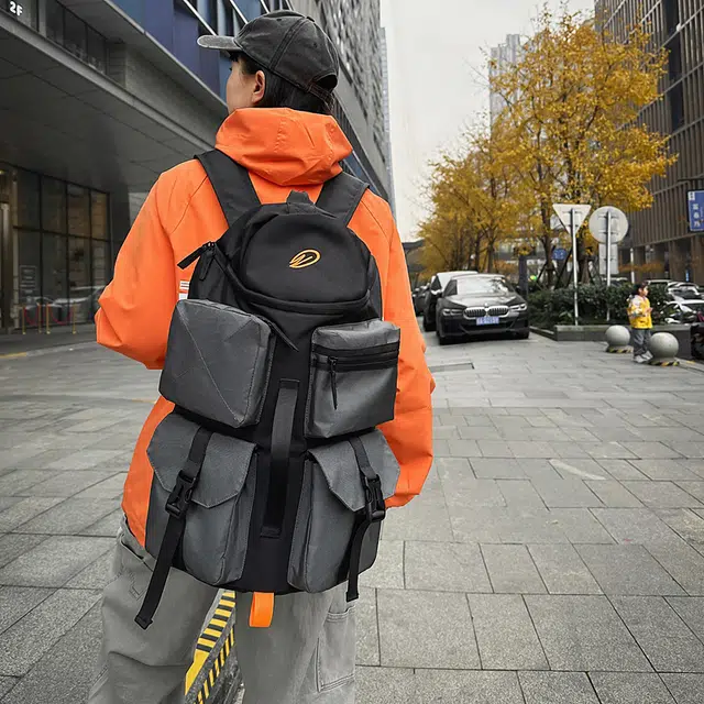 雅鹿 机能运动登山大容量防水多功能 尼龙 双肩包 男女同款情侣款 灰色/黑色/军绿色