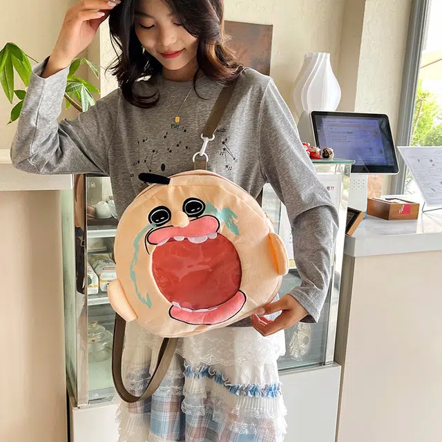 雅鹿 可爱搞怪大嘴周边潮玩 尼龙 双肩包背包 女款 杏色