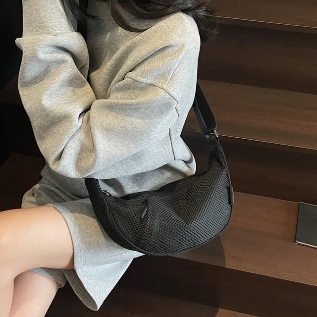 雅鹿 简约休闲时尚百搭斜挎流行帆布通勤饺子包 尼龙 单肩包 女款 黑色/米白色/酒红色/卡其色