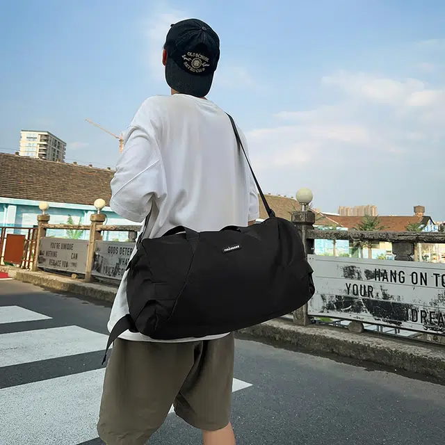 雅鹿 简约游泳健身包轻便短途行多功能收纳包 尼龙 旅行包 男女同款情侣款 黑色/卡其色