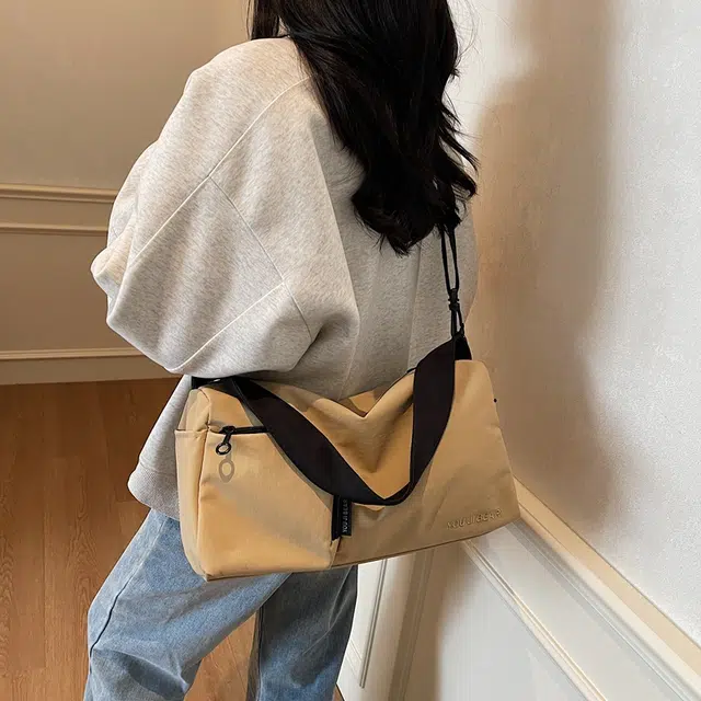 雅鹿 运动潮牌小众设计瑜伽健身包轻便外出通勤 尼龙 斜挎单肩包 男女同款情侣款 卡其色/黑色/白色