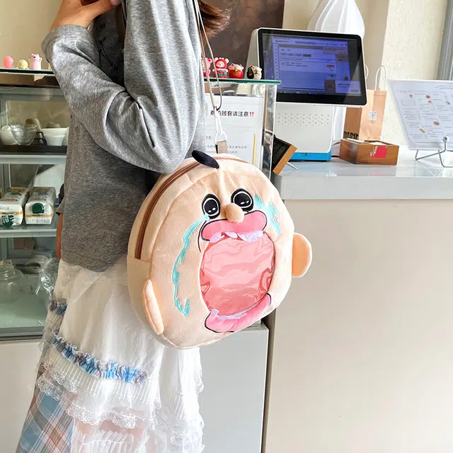 雅鹿 可爱搞怪大嘴周边潮玩 尼龙 双肩包背包 女款 杏色
