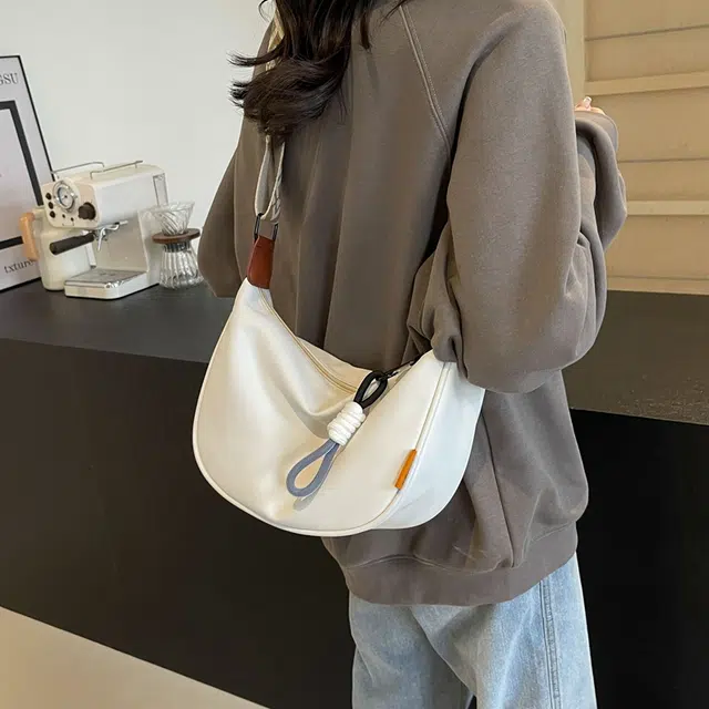雅鹿 潮休闲时尚百搭上课通勤饺子包 尼龙 单肩包 常规 男女同款情侣款 白色/黑色/棕色/粉色