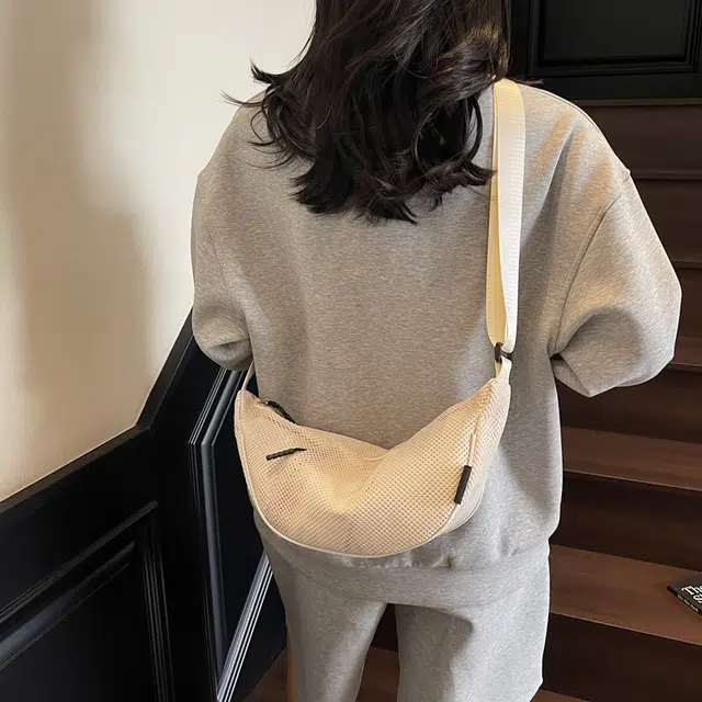 雅鹿 简约休闲时尚百搭斜挎流行帆布通勤饺子包 尼龙 单肩包 女款 黑色/米白色/酒红色/卡其色