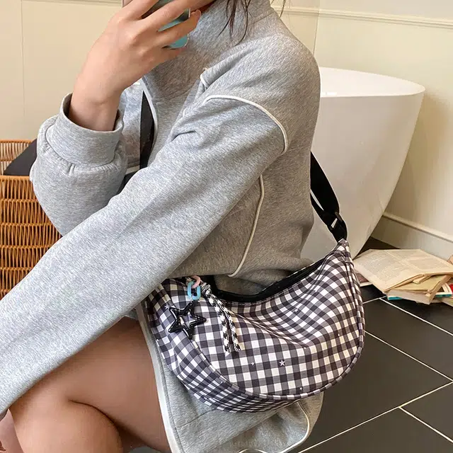 雅鹿 高颜值小众百搭款小清新女大学生高中生时尚简约高级感  尼龙 单肩包 女款 黑色/紫色/黄色/绿色/蓝色/粉色