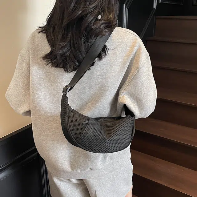 雅鹿 简约休闲时尚百搭斜挎流行帆布通勤饺子包 尼龙 单肩包 女款 黑色/米白色/酒红色/卡其色