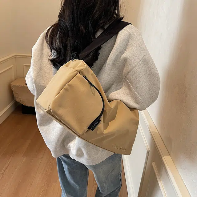 雅鹿 运动潮牌小众设计瑜伽健身包轻便外出通勤 尼龙 斜挎单肩包 男女同款情侣款 卡其色/黑色/白色