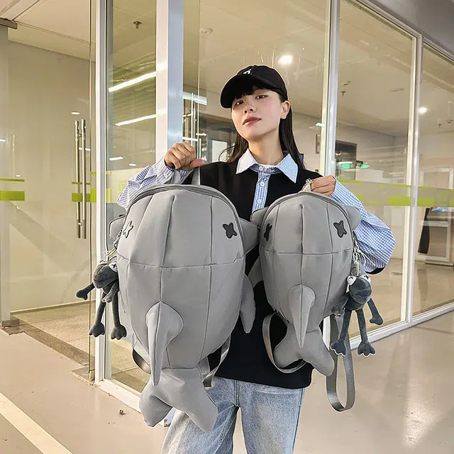 雅鹿 鲨鱼设计个性丑萌创意 尼龙 双肩包 男女同款情侣款 白色/灰色/黑色