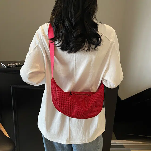 雅鹿 简约休闲时尚百搭斜挎流行帆布通勤饺子包 尼龙 单肩包 女款 黑色/米白色/酒红色/卡其色