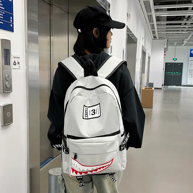 雅鹿 鲨鱼书包韩版潮酷轻便游 尼龙 双肩包 男女同款情侣款 多色