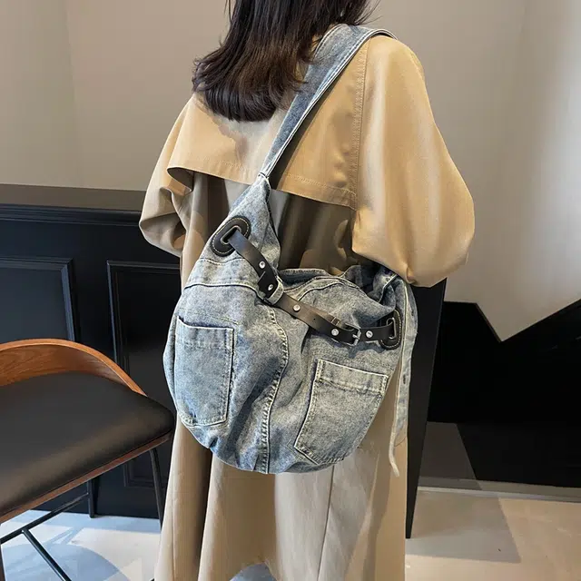 AUNG Tote