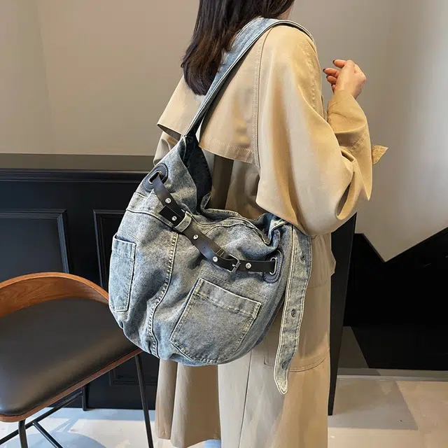 AUNG Tote
