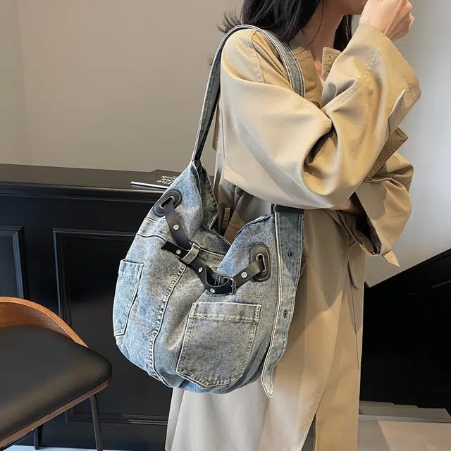 AUNG Tote