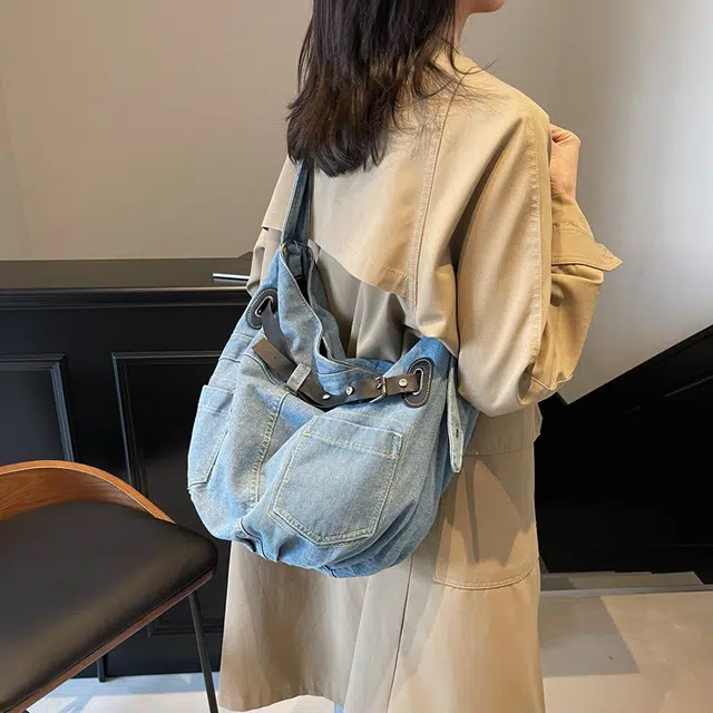 AUNG Tote