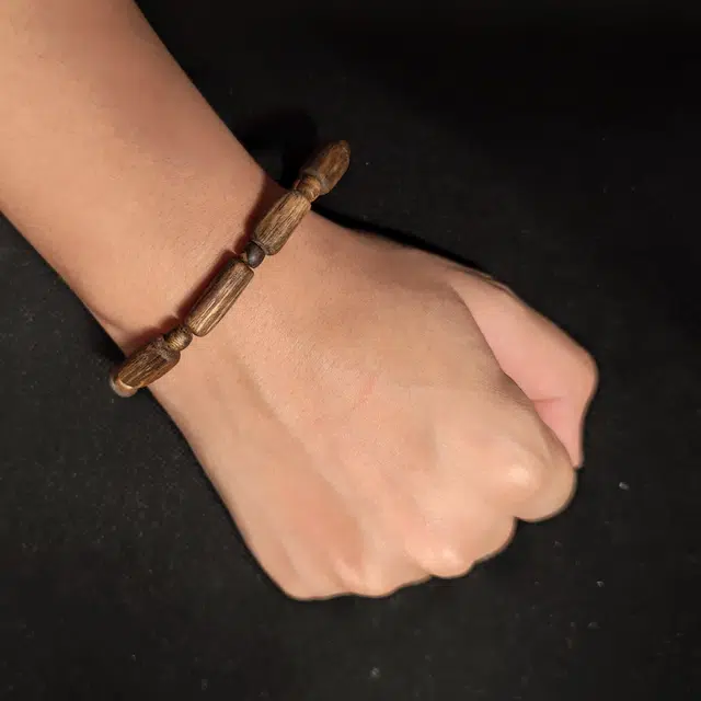 冠莎 孤品 越南芽庄黑棋树种 倒架土沉结香沉水满结油 琼脂天香爆发力强 新中式文玩竞赛级斗香直切 奇楠 手串 男女同款情侣款