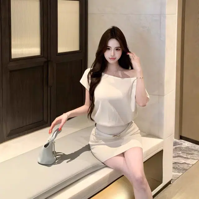 邓大喵 法式韩系融合的欲欲风针织短裙设计短袖连衣裙 女款
