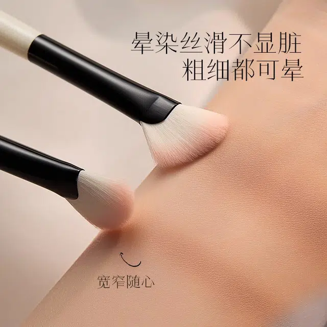 古迪  流光贝母半扇形鼻影刷 贴合鼻翼修容刷斜头镰刀阴影高光化妆刷