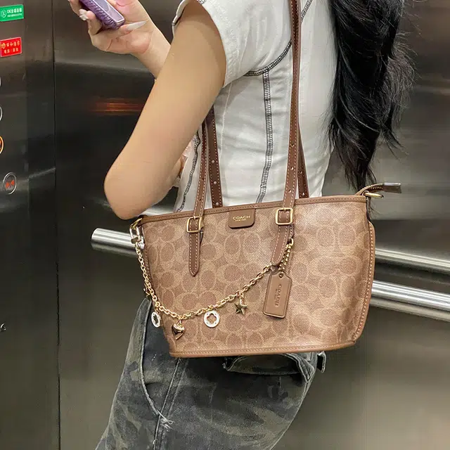 COACH TAXI21Tote